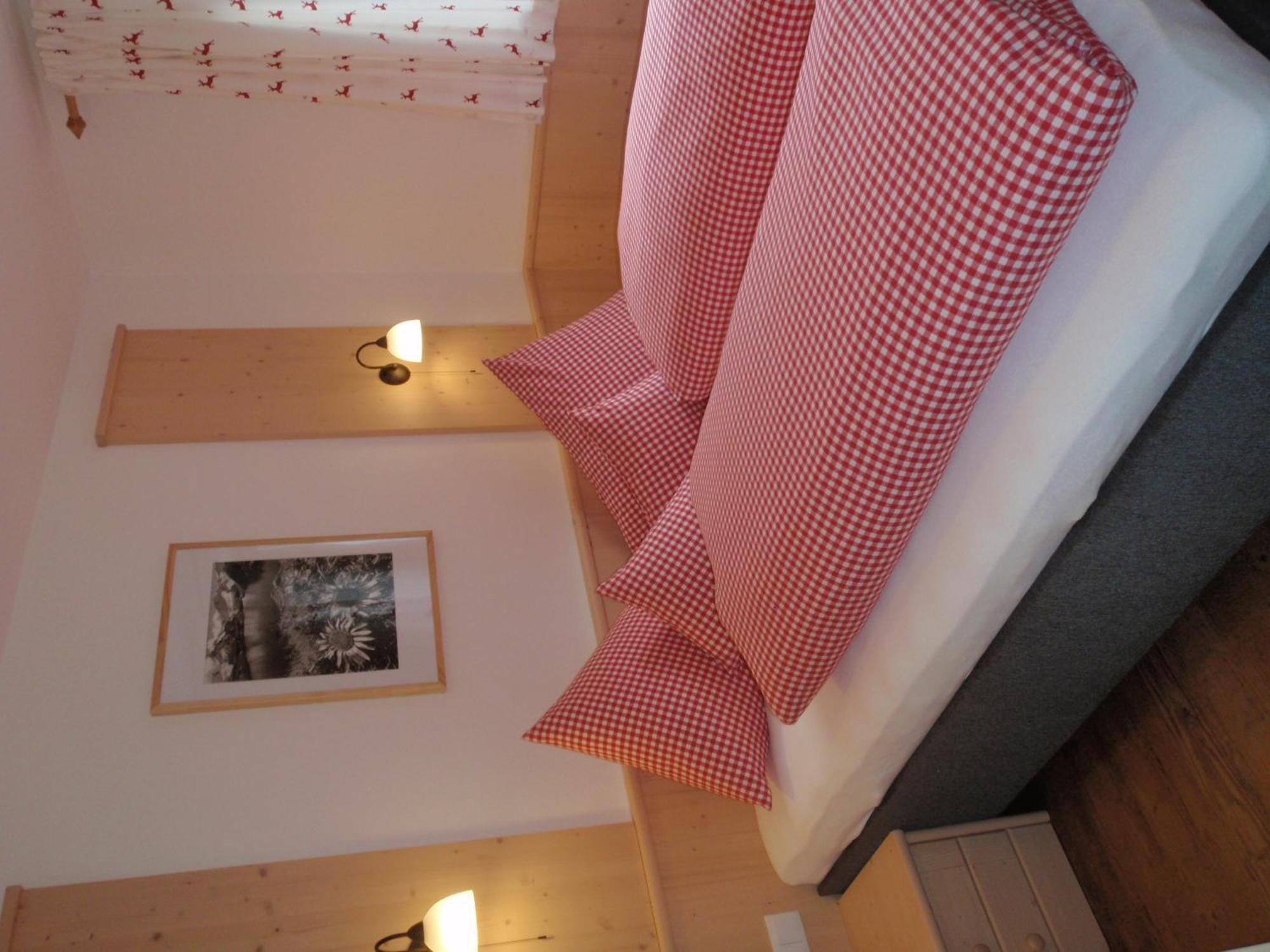 Landhaus Alpenjaeger Hainzenberg Room photo