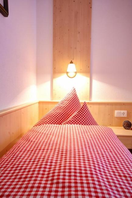 Landhaus Alpenjaeger Hainzenberg Room photo