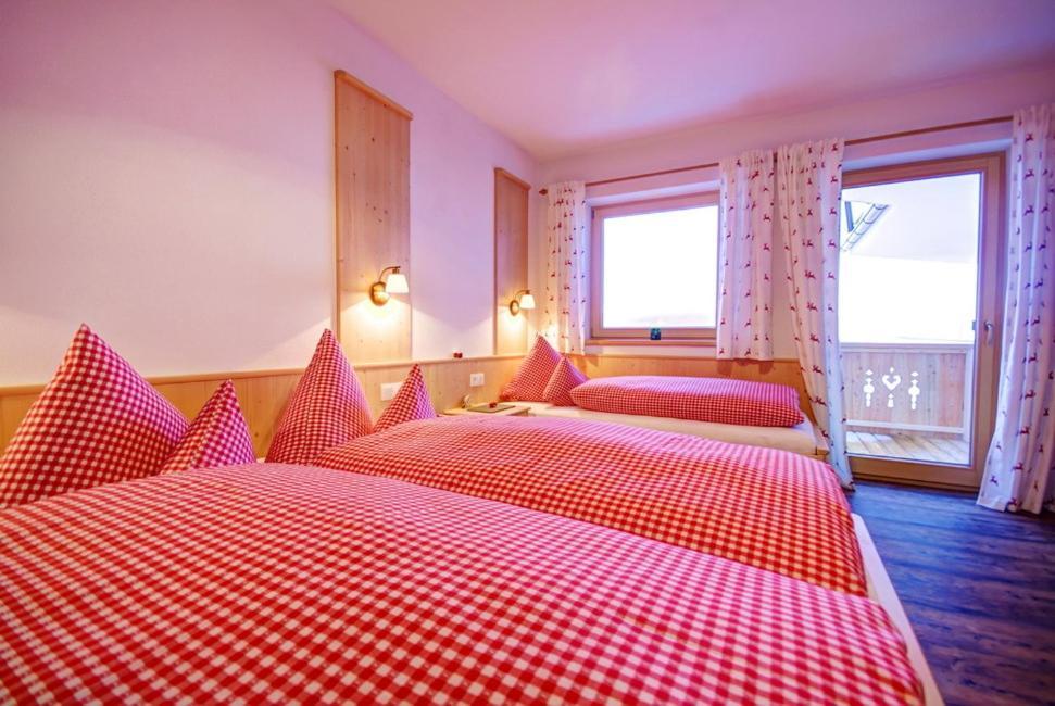 Landhaus Alpenjaeger Hainzenberg Room photo