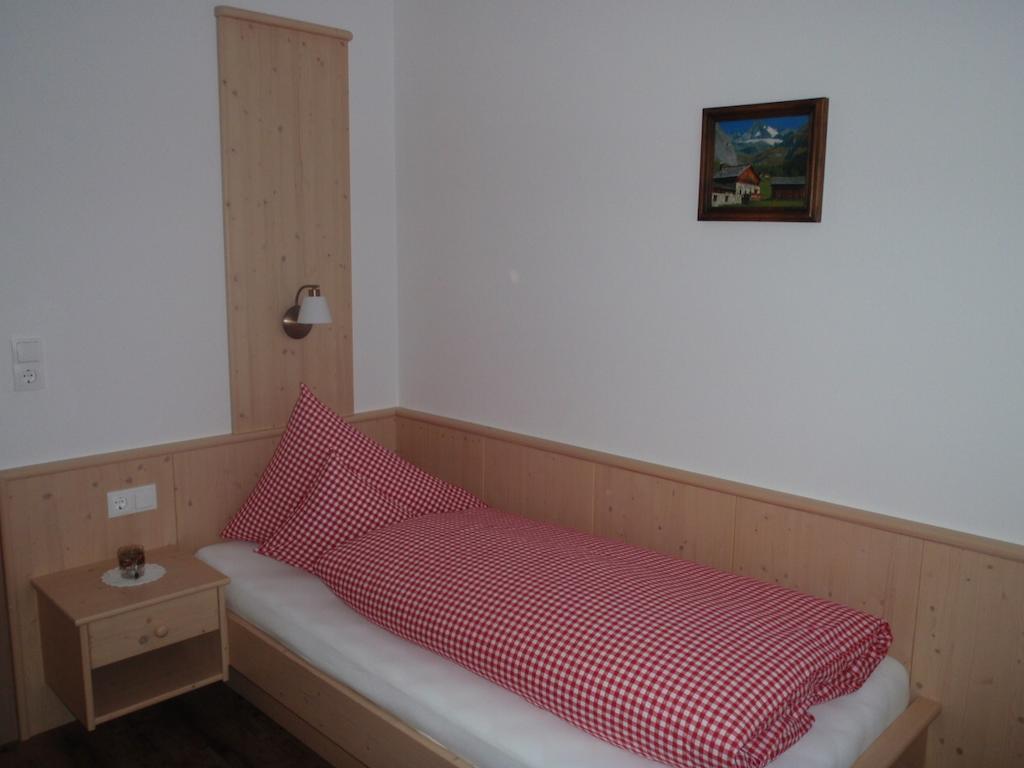 Landhaus Alpenjaeger Hainzenberg Room photo